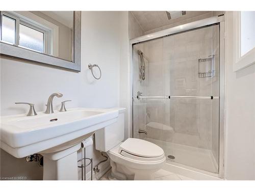 2394 Glengarry Road, Mississauga, ON - Indoor Photo Showing Bathroom