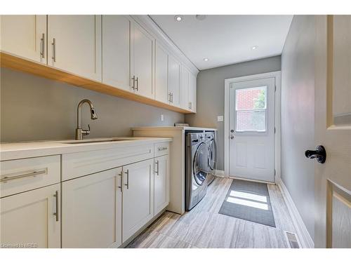 2394 Glengarry Road, Mississauga, ON - Indoor Photo Showing Laundry Room
