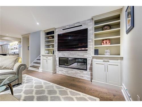 2394 Glengarry Road, Mississauga, ON - Indoor Photo Showing Living Room With Fireplace