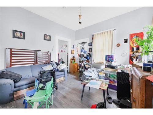 82 Marlborough Street, Brantford, ON - Indoor Photo Showing Living Room