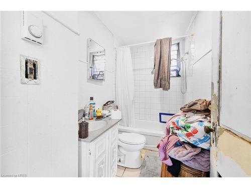 82 Marlborough Street, Brantford, ON - Indoor Photo Showing Bathroom
