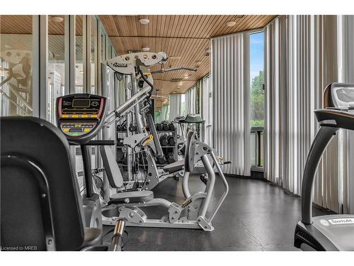 301-880 Dundas Street W, Mississauga, ON - Indoor Photo Showing Gym Room