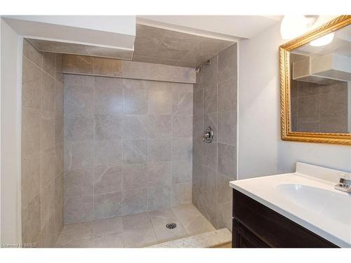 56 Cambridge Avenue, Hamilton, ON - Indoor Photo Showing Bathroom
