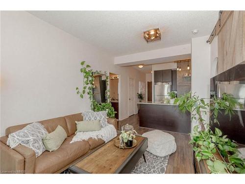 701-339 Rathburn Road W, Mississauga, ON - Indoor Photo Showing Living Room