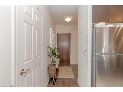 701-339 Rathburn Road W, Mississauga, ON - Indoor Photo Showing Other Room