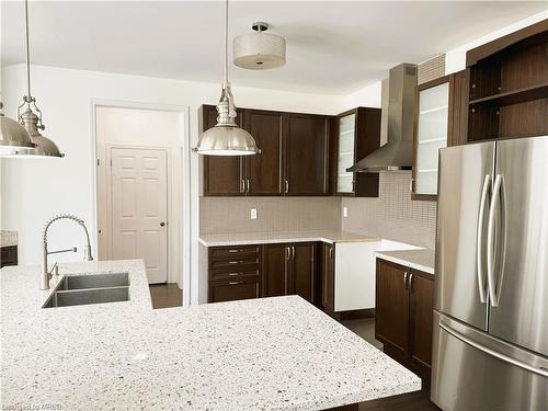 7646 Goldenrod Trail, Niagara Falls, ON - Indoor Photo Showing Kitchen With Double Sink With Upgraded Kitchen