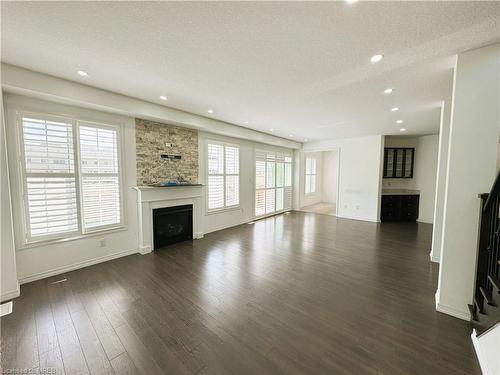 7646 Goldenrod Trail, Niagara Falls, ON - Indoor Photo Showing Living Room With Fireplace