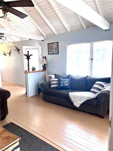 29 Pleasant View Drive, Kawartha Lakes, ON - Indoor Photo Showing Living Room