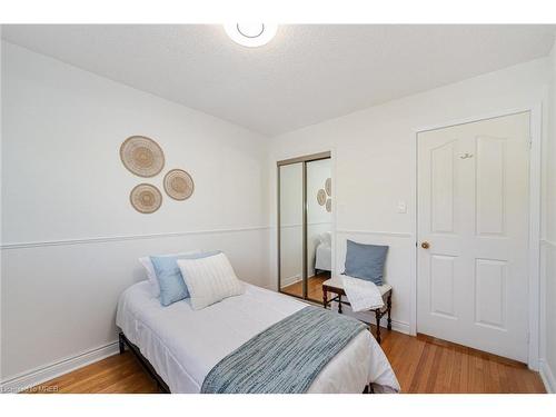 406 Lara Woods, Mississauga, ON - Indoor Photo Showing Bedroom