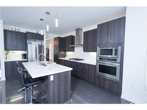 6318 Dilalla Crescent, Niagara Falls, ON - Indoor Photo Showing Kitchen With Upgraded Kitchen