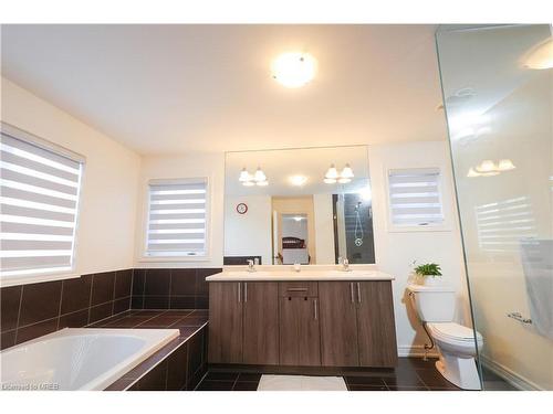 6318 Dilalla Crescent, Niagara Falls, ON - Indoor Photo Showing Bathroom