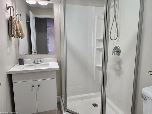 6318 Dilalla Crescent, Niagara Falls, ON - Indoor Photo Showing Bathroom