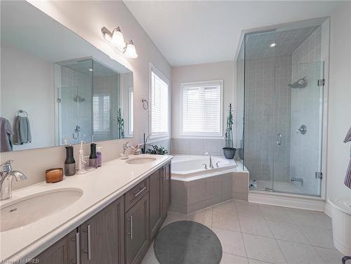 232 Niagara Trail, Georgetown, ON - Indoor Photo Showing Bathroom