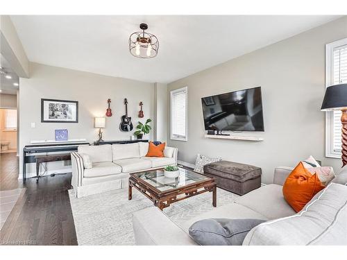 1 Academy Avenue, Wasaga Beach, ON - Indoor Photo Showing Living Room