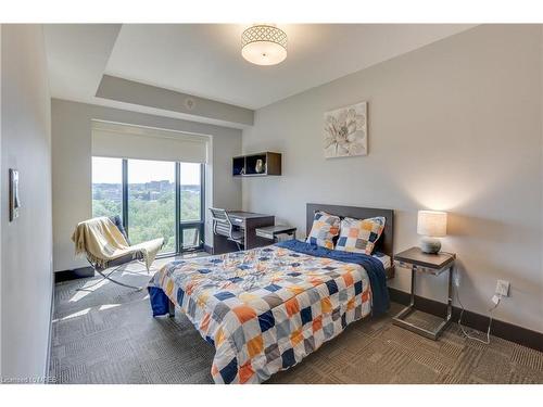 1517-1235 Richmond Street, London, ON - Indoor Photo Showing Bedroom