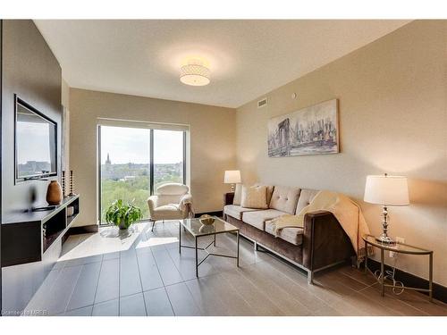 1517-1235 Richmond Street, London, ON - Indoor Photo Showing Living Room