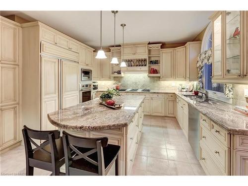 1301 Lindburgh Court, Mississauga, ON - Indoor Photo Showing Kitchen With Upgraded Kitchen