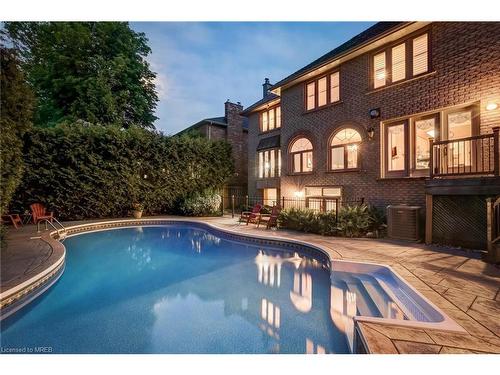 1301 Lindburgh Court, Mississauga, ON - Outdoor With In Ground Pool