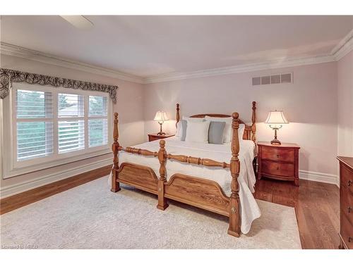 1301 Lindburgh Court, Mississauga, ON - Indoor Photo Showing Bedroom