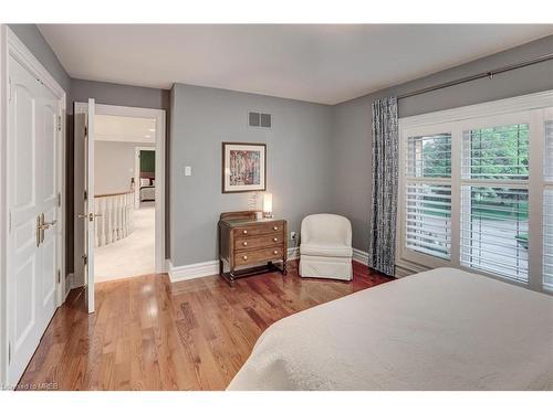 1301 Lindburgh Court, Mississauga, ON - Indoor Photo Showing Bedroom