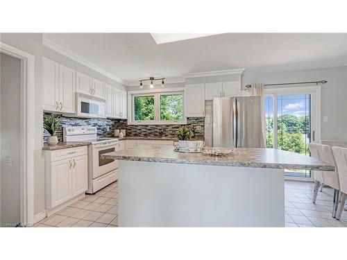 920 Eagle Crescent, London, ON - Indoor Photo Showing Kitchen