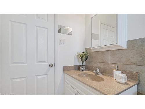 920 Eagle Crescent, London, ON - Indoor Photo Showing Bathroom