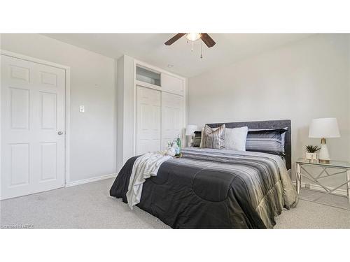 920 Eagle Crescent, London, ON - Indoor Photo Showing Bedroom