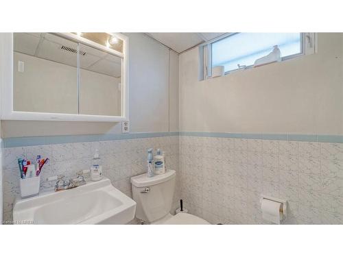 920 Eagle Crescent, London, ON - Indoor Photo Showing Bathroom