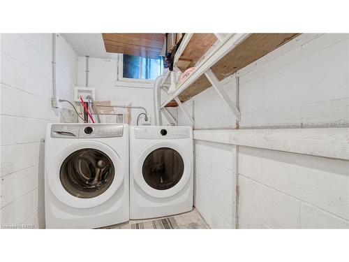 920 Eagle Crescent, London, ON - Indoor Photo Showing Laundry Room