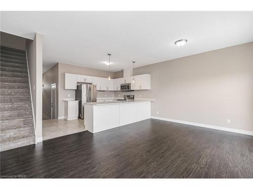 4F-439 Athlone Avenue, Woodstock, ON - Indoor Photo Showing Kitchen