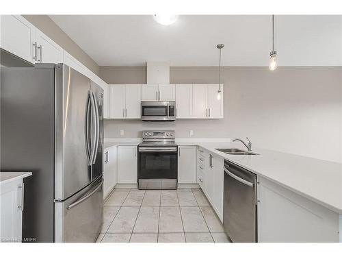 4F-439 Athlone Avenue, Woodstock, ON - Indoor Photo Showing Kitchen With Double Sink