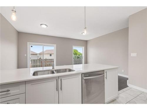 4F-439 Athlone Avenue, Woodstock, ON - Indoor Photo Showing Kitchen With Double Sink