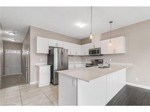 4F-439 Athlone Avenue, Woodstock, ON - Indoor Photo Showing Kitchen With Upgraded Kitchen