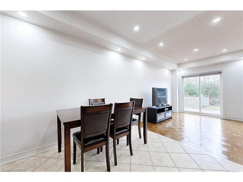 321 Bussel Crescent, Milton, ON - Indoor Photo Showing Dining Room