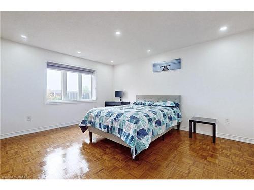 321 Bussel Crescent, Milton, ON - Indoor Photo Showing Bedroom