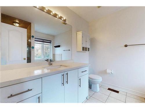 321 Bussel Crescent, Milton, ON - Indoor Photo Showing Bathroom