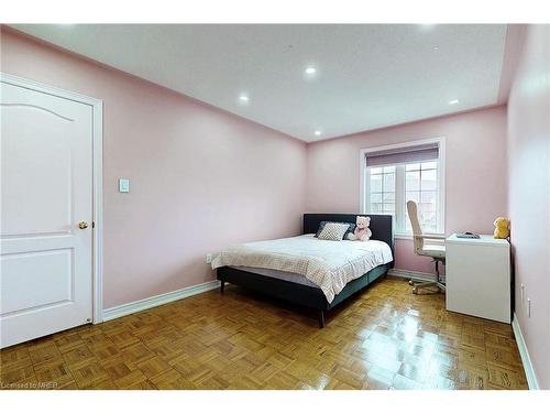 321 Bussel Crescent, Milton, ON - Indoor Photo Showing Bedroom