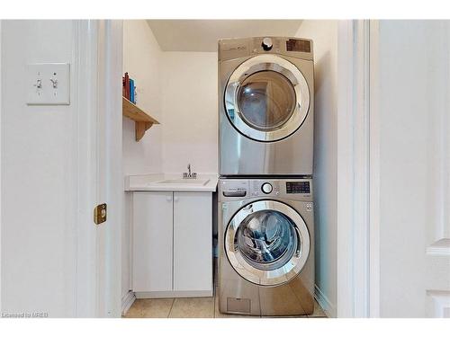 321 Bussel Crescent, Milton, ON - Indoor Photo Showing Laundry Room