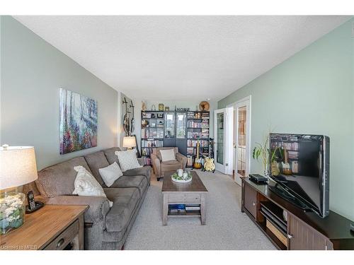 1605-55 Kingsbridge Garden Circle, Mississauga, ON - Indoor Photo Showing Living Room