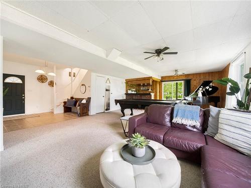 3976 Woodland Drive, Ramara, ON - Indoor Photo Showing Living Room