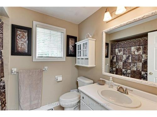 114 James Street, Barrie, ON - Indoor Photo Showing Bathroom