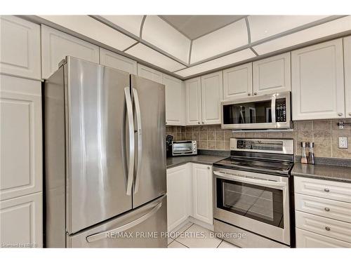 114 James Street, Barrie, ON - Indoor Photo Showing Kitchen With Stainless Steel Kitchen