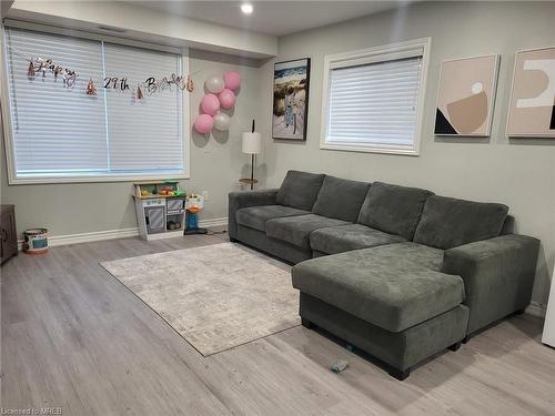 295 Chapel Hill Drive, Kitchener, ON - Indoor Photo Showing Living Room