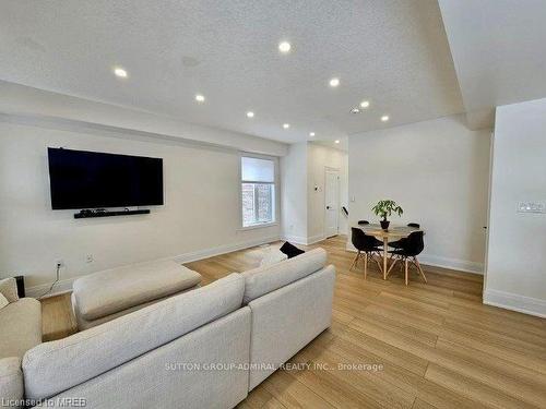 1026 Wright Drive, Midland, ON - Indoor Photo Showing Living Room