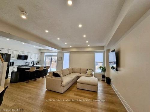 1026 Wright Drive, Midland, ON - Indoor Photo Showing Living Room