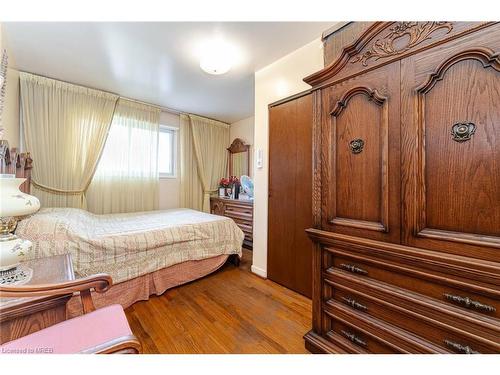 46 Goldsboro Road, Toronto, ON - Indoor Photo Showing Bedroom