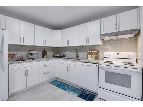 21-25 Erica Crescent, London, ON - Indoor Photo Showing Kitchen