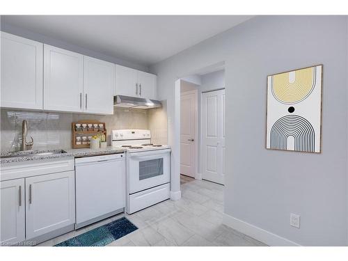 21-25 Erica Crescent, London, ON - Indoor Photo Showing Kitchen