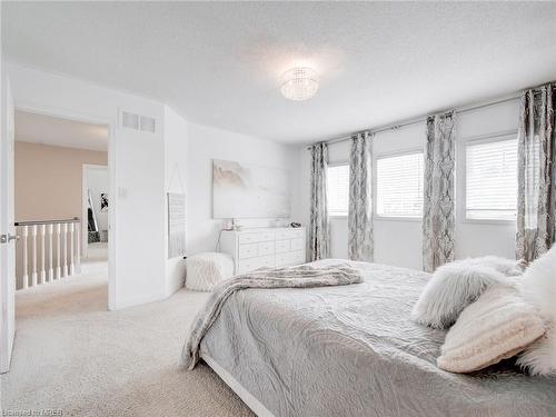 2547 Armour Crescent, Burlington, ON - Indoor Photo Showing Bedroom