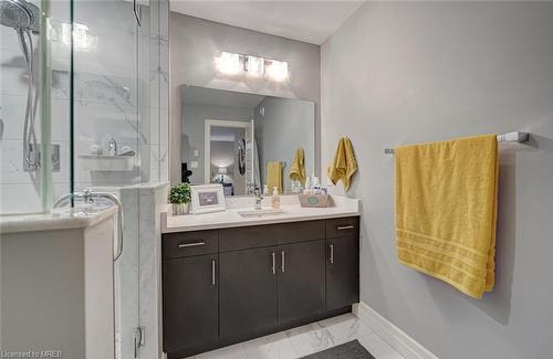 9-1 Chamberlain Avenue, Ingersoll, ON - Indoor Photo Showing Bathroom